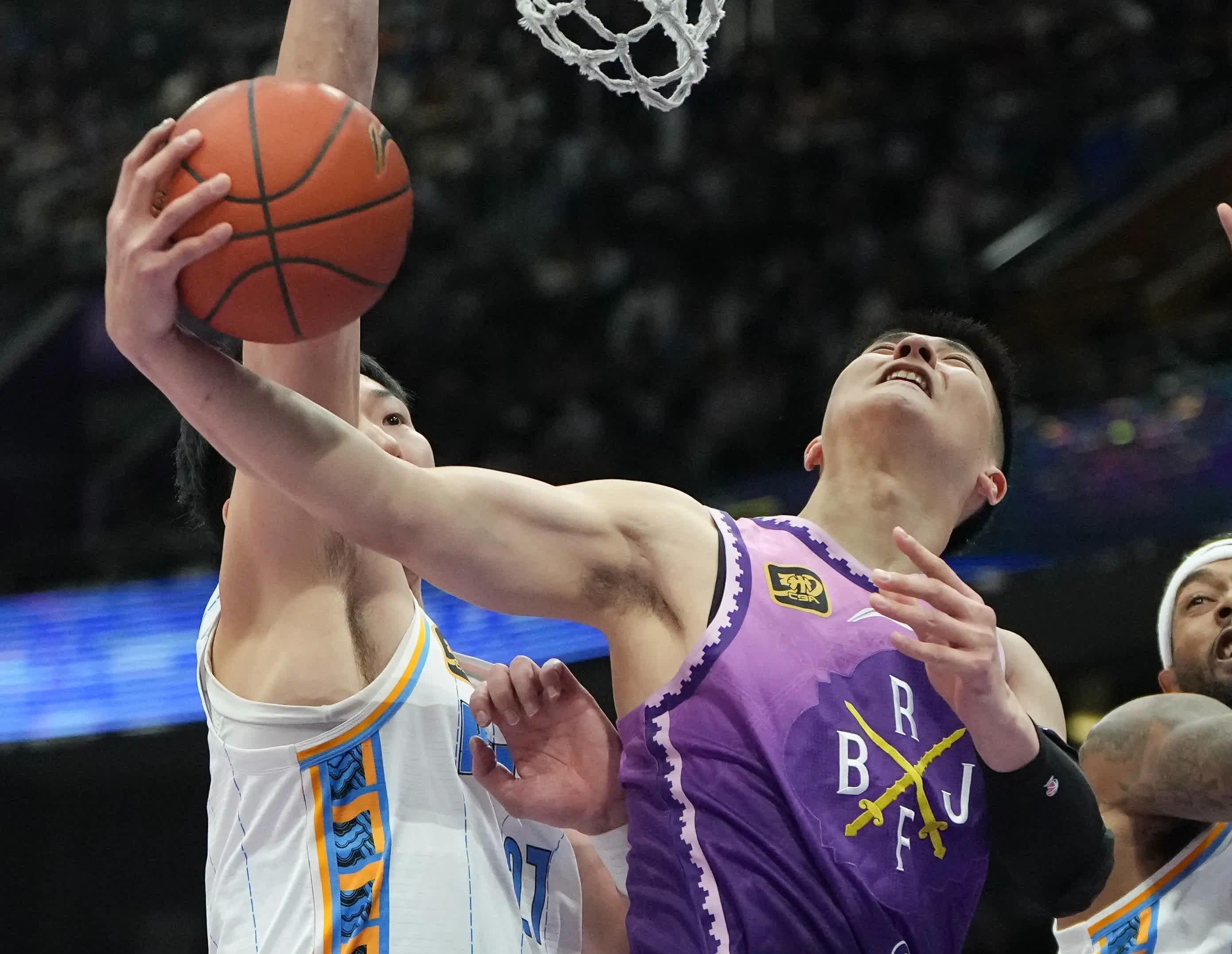 包含球星爆发！CBA赛场再现神级操作的词条