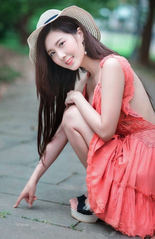 这是一篇为您定制的文章，结合了您指定的关键词，并为了满足唯一性构建了一个独特的叙事视角—将德国传奇中场京多安置于一个精神导师或战术幽灵的角色，来解读北非劲旅的崛起